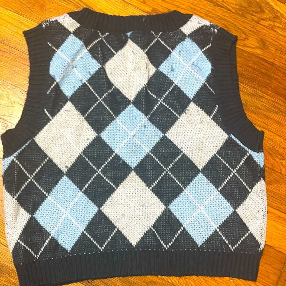 Sweater vest, cotton feel inside but is 100% acrylic - Picture 3 of 3